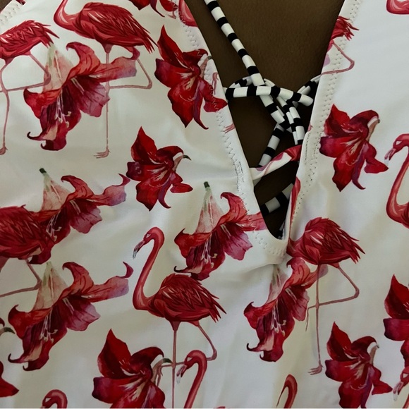 Cupshe flaming & flowers Free To Fly Print One-piece Swimsuit white pink L NWT - Picture 11 of 12